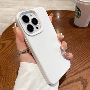 WHITE SILICONE CASE – iPhone 15 PRO MAX